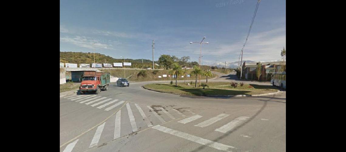 Cayoacute de la moto sus amigos no lo notaron y murioacute despueacutes 