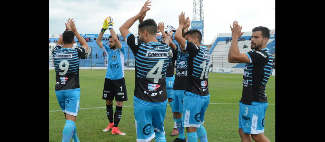 Morales Santos define el once del #147Lobo#148