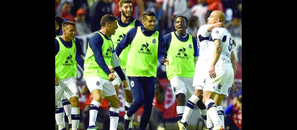 Gimnasia sorprendioacute a River                     en los penales y lo eliminoacute                           de la Copa Argentina