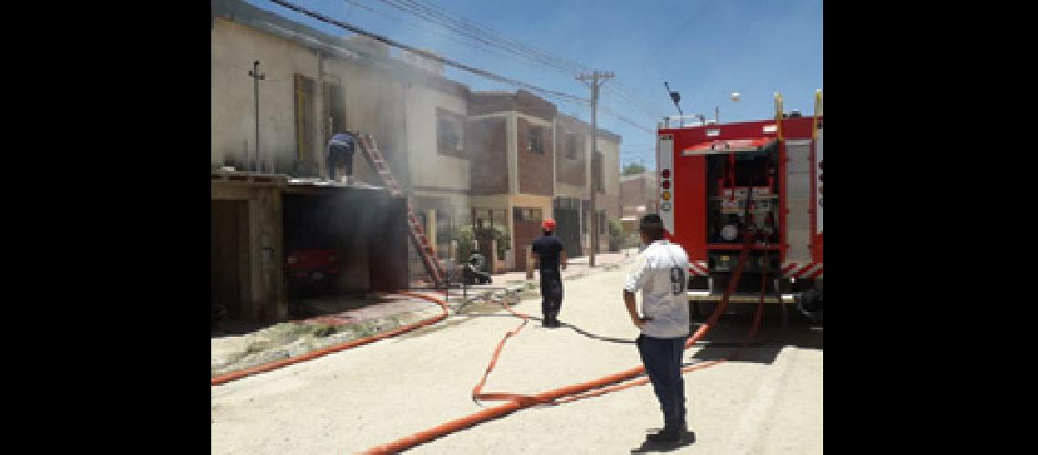 Bomberos sofocan incendio en una vivienda de La Quiaca