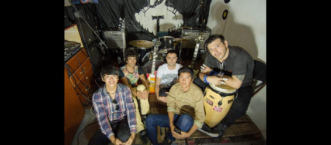 Tripulantes festeja el  viernes ocho antildeos de rock
