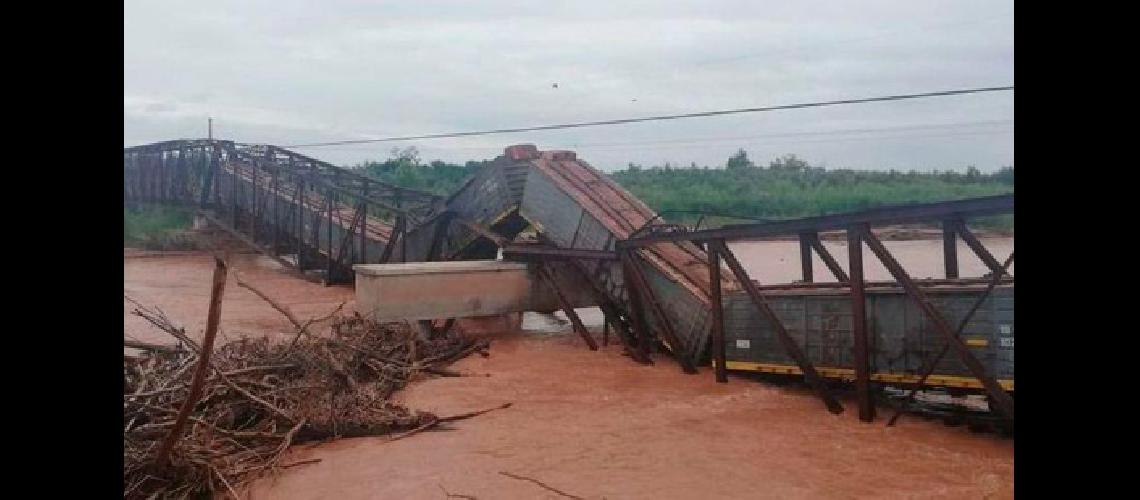 Se cayoacute un puente en Salta cuando pasaba el tren Belgrano Cargas