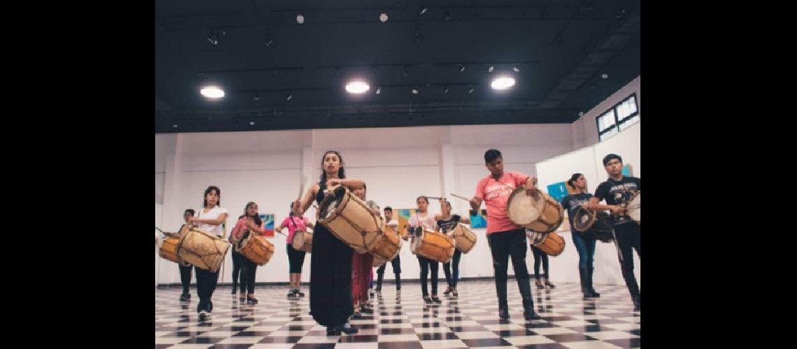 Taller de zapateo bombo  y boleadora con Julieta 