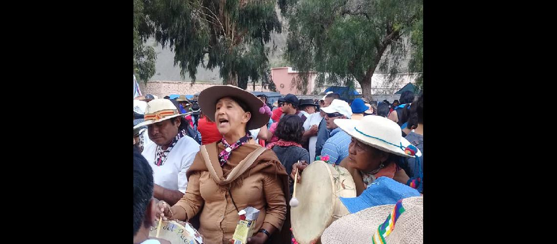 Exitoso Encuentro de Copleros reivindicoacute el canto ancestral