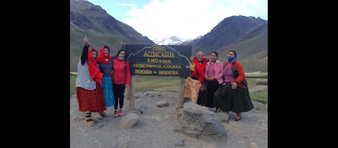 Las Cholitas escaladoras de Bolivia quieren hacer cima en el Aconcagua