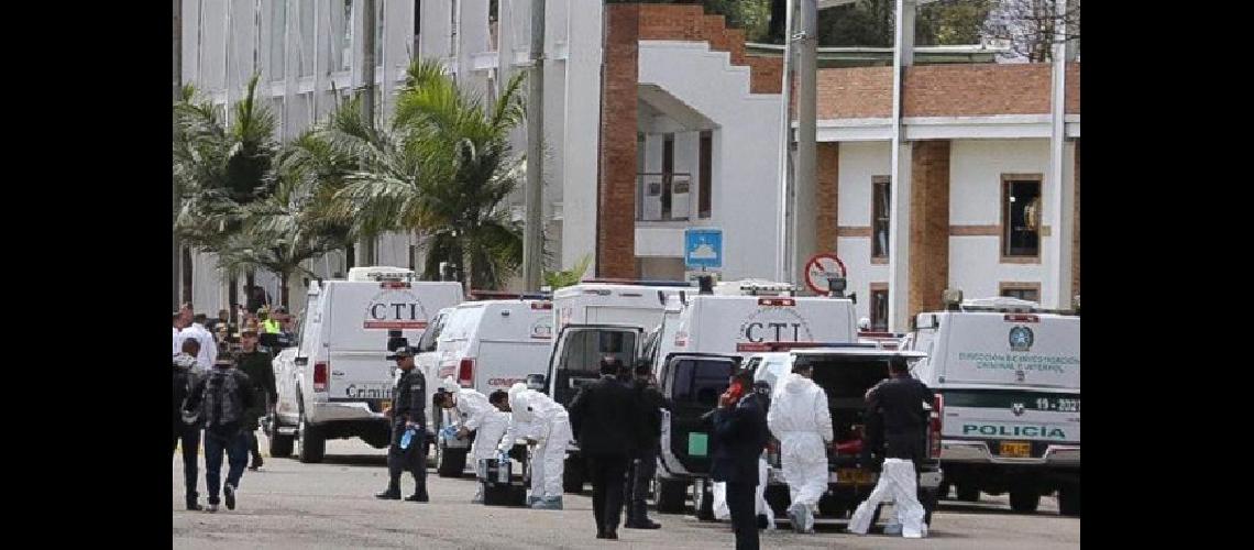 Coche-bomba dejoacute  9 muertos en Bogotaacute