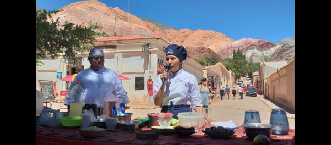 Excelente presencia de estudiantes de  gastronomiacutea en #147Cocina en Vivo#148