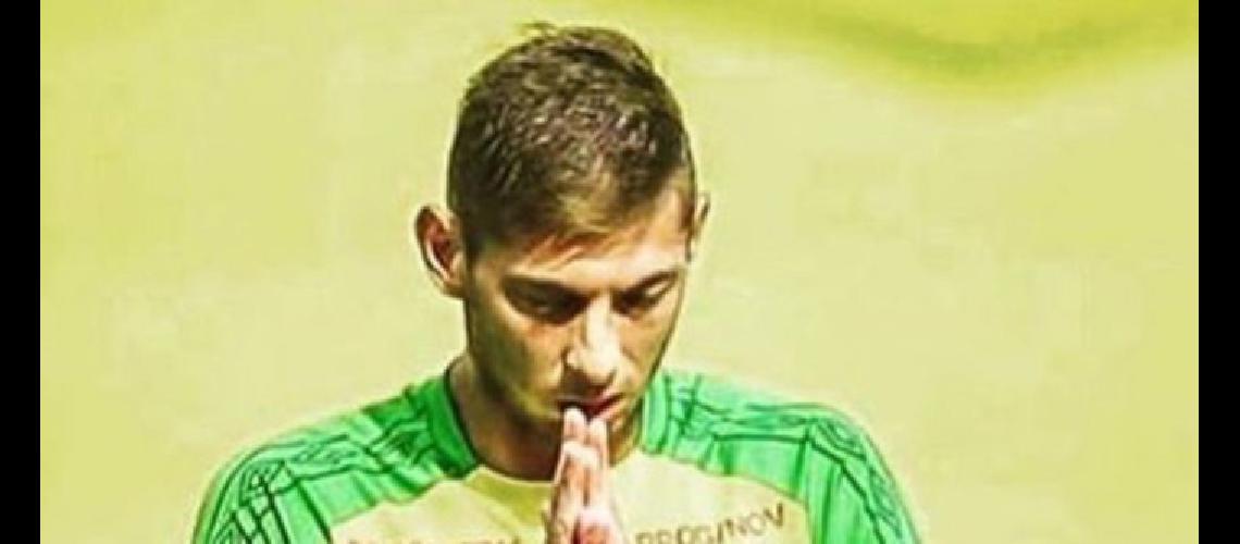 La hermana de Emiliano Sala suplica que no abandonen la buacutesqueda
