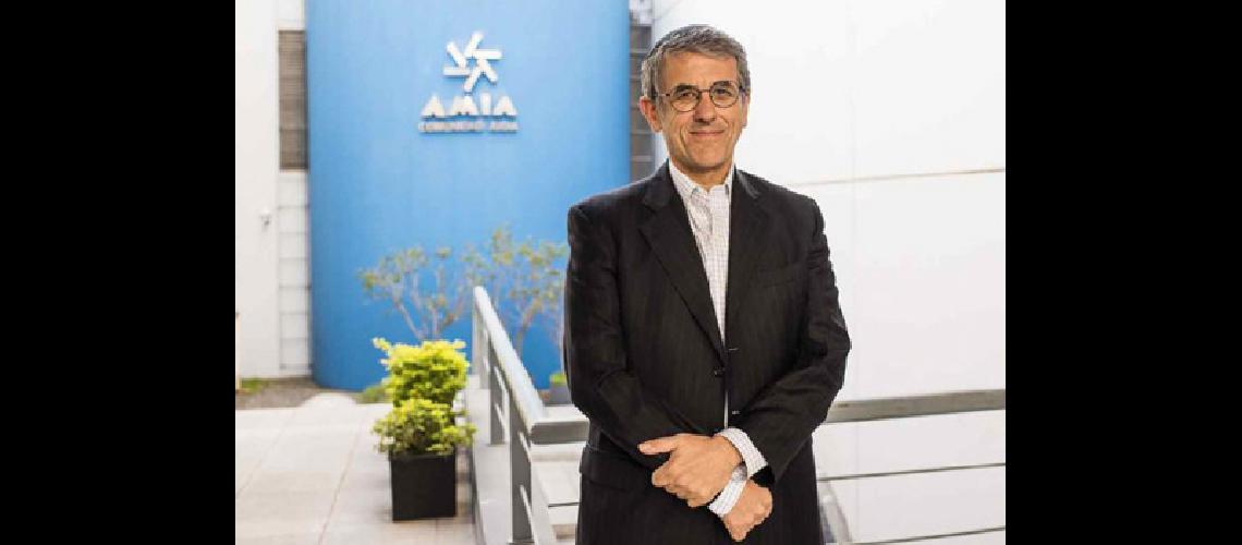 El titular de la AMIA  pidioacute licencia indefinida
