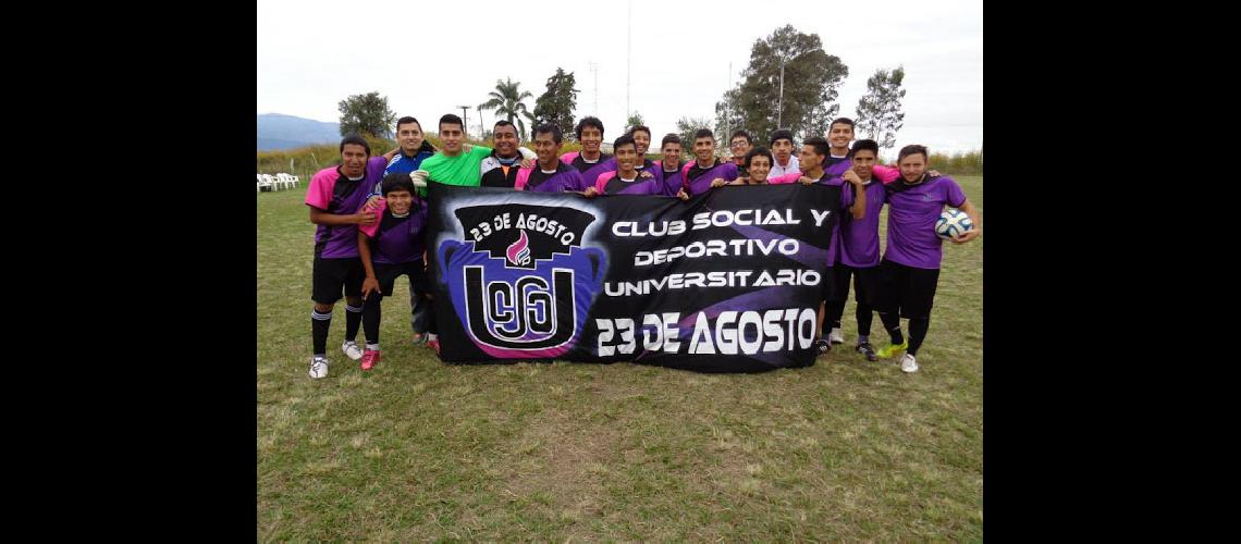 Universitarios prueba jugadores