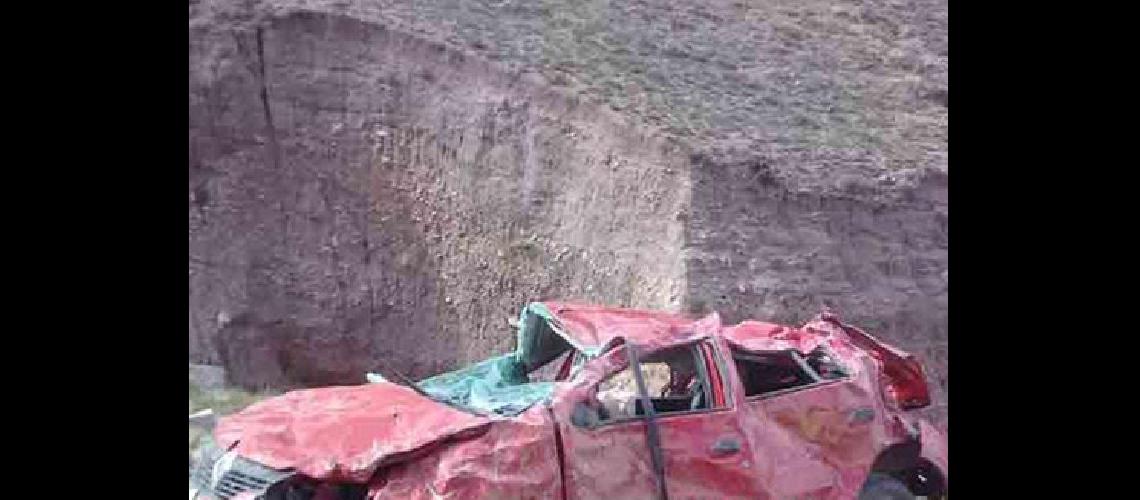 Un vehiacuteculo de turistas cayoacute al vaciacuteo en Cuesta de Lipaacuten