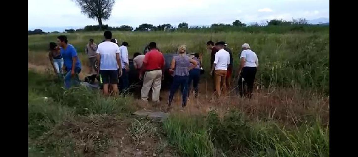 Dos muertos y tres heridos tras choque frontal en Perico