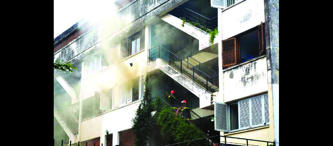 Se incendioacute un departamento en Parque San Martiacuten