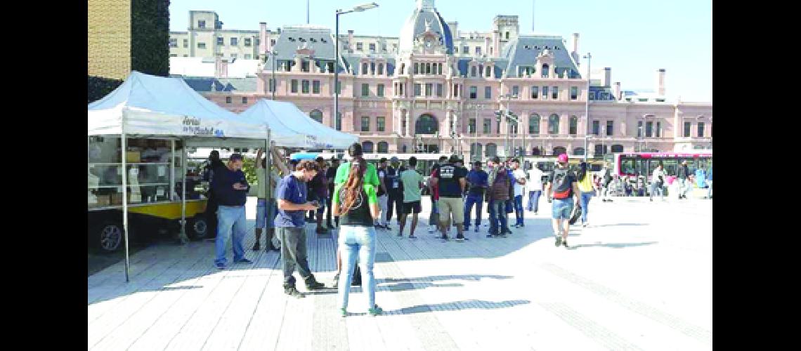 Incidentes entre policiacuteas y feriantes que armaban un verdurazo en Constitucioacuten