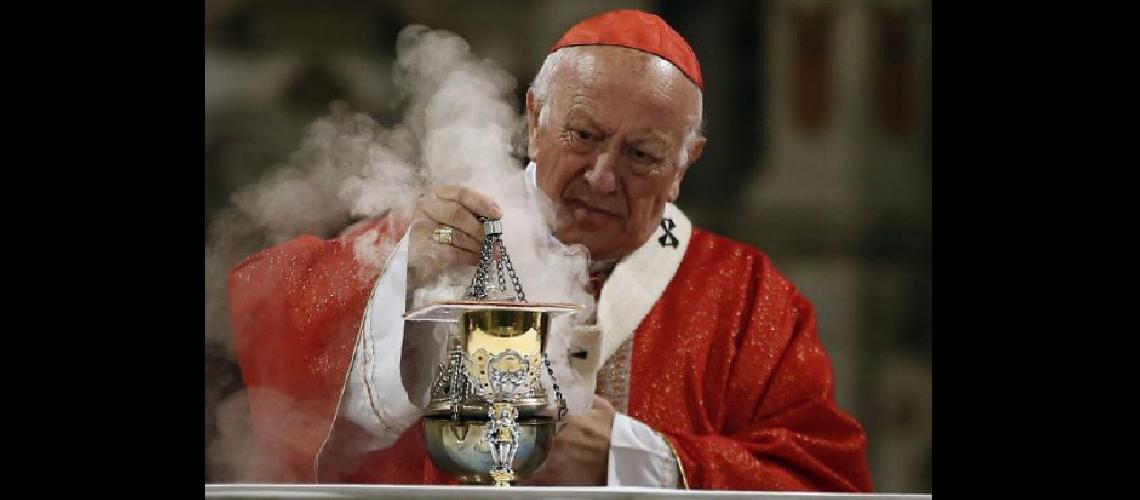 El Papa acepta dimisioacuten de arzobispo acusado de encubrir abusos en Chile