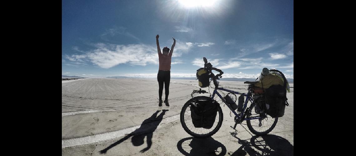 #147Libre y a pedal#148 recorre  Latinoameacuterica en bicicleta