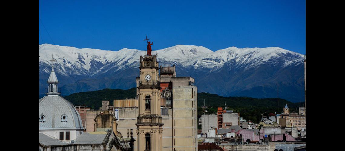 Hermosas postales dejoacute la nieve en cerros de Jujuy 