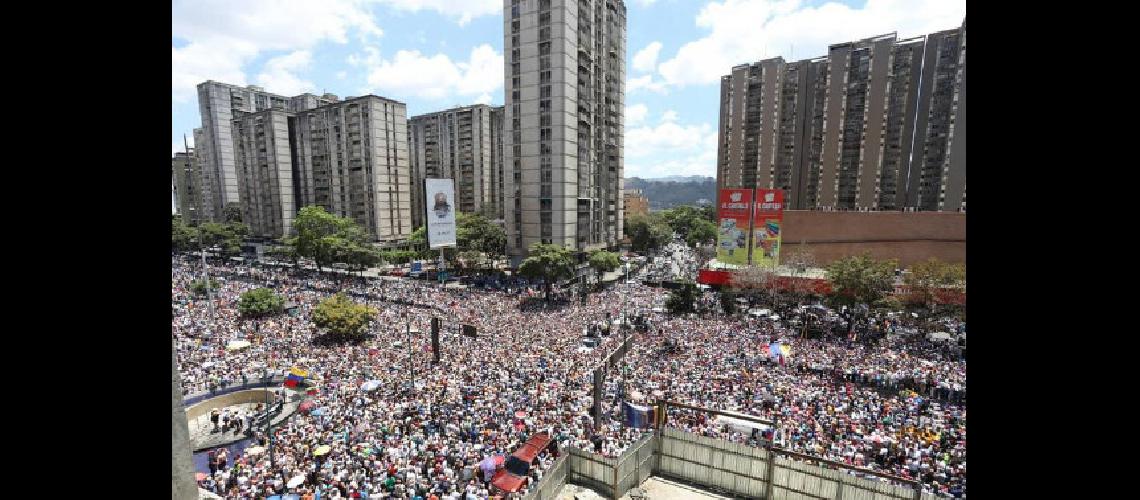 Guaidoacute- el reacutegimen tiembla porque estamos en las calles