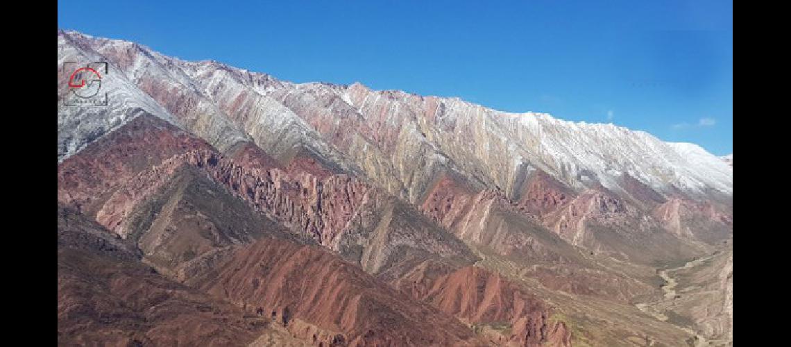Registran bellas fotos aeacutereas de cerros nevados y del Hornocal 