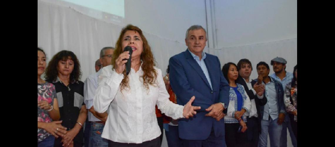 Lanzaron candidatura de  Alejandra Martiacutenez en Perico