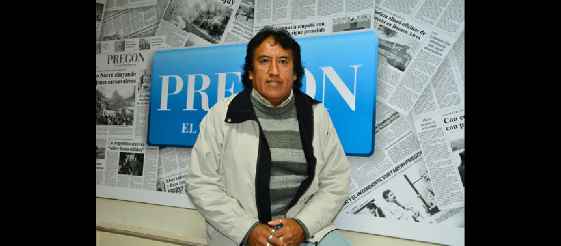 Zenoacuten Rumi Toconaacutes en la Feria del Libro