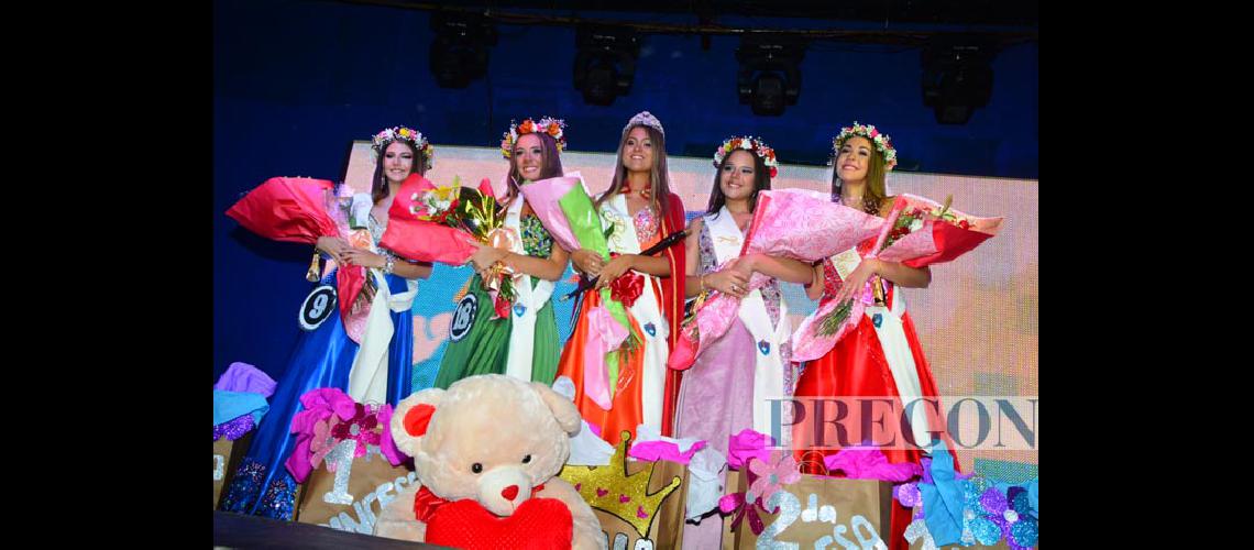 Rosario Montalvetti  es la nueva reina del colegio Santa Baacuterbara