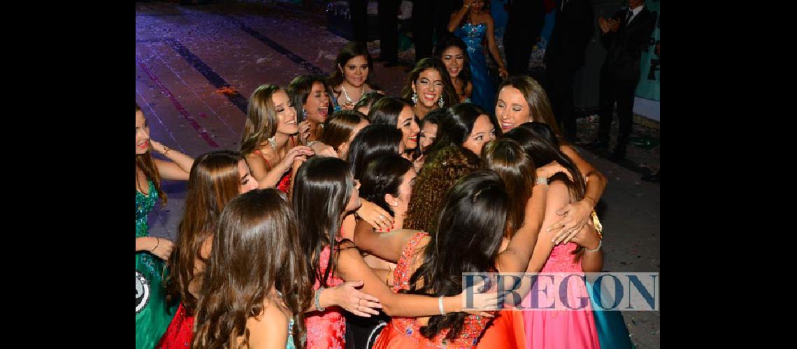 Rosario Montalvetti  es la nueva reina del colegio Santa Baacuterbara