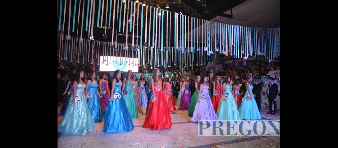 Rosario Montalvetti  es la nueva reina del colegio Santa Baacuterbara