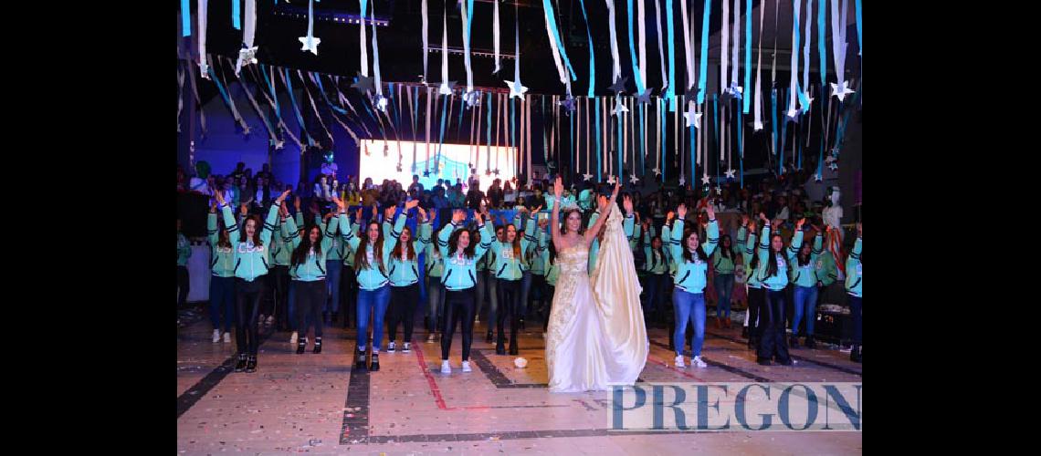 Rosario Montalvetti  es la nueva reina del colegio Santa Baacuterbara