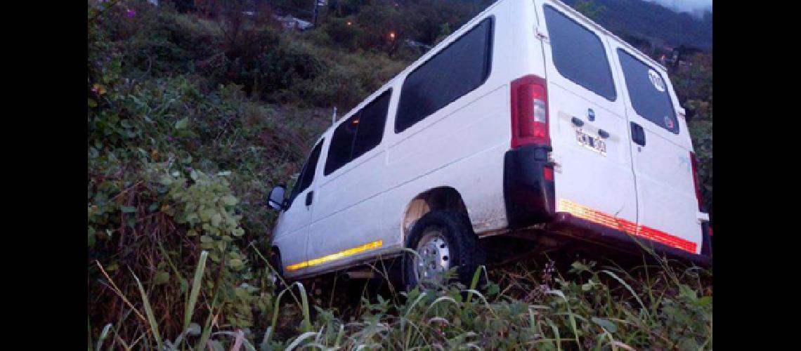 Una familia de turistas resultoacute herida tras colisioacuten en Lozano