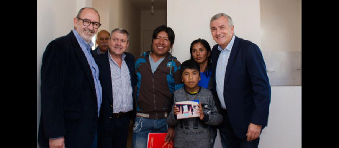 Entregaraacuten viviendas lotes y tiacutetulos  individuales de tierras rurales