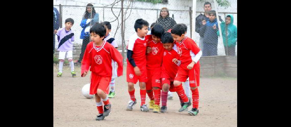 Se juega la octava  fecha del fuacutetbol infantil