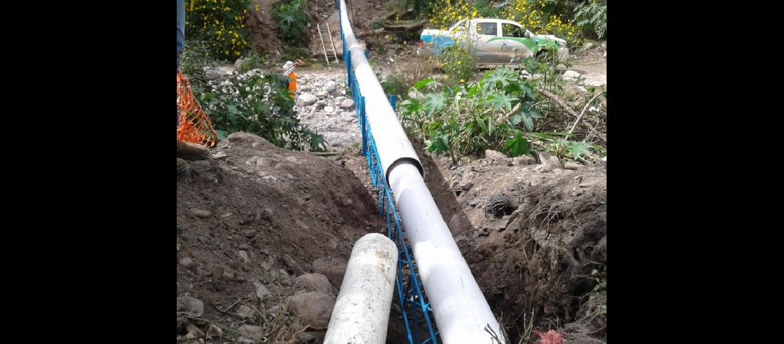 Nuevo puente canal y red cloacal  en el barrio Atalaya de los Huaicos