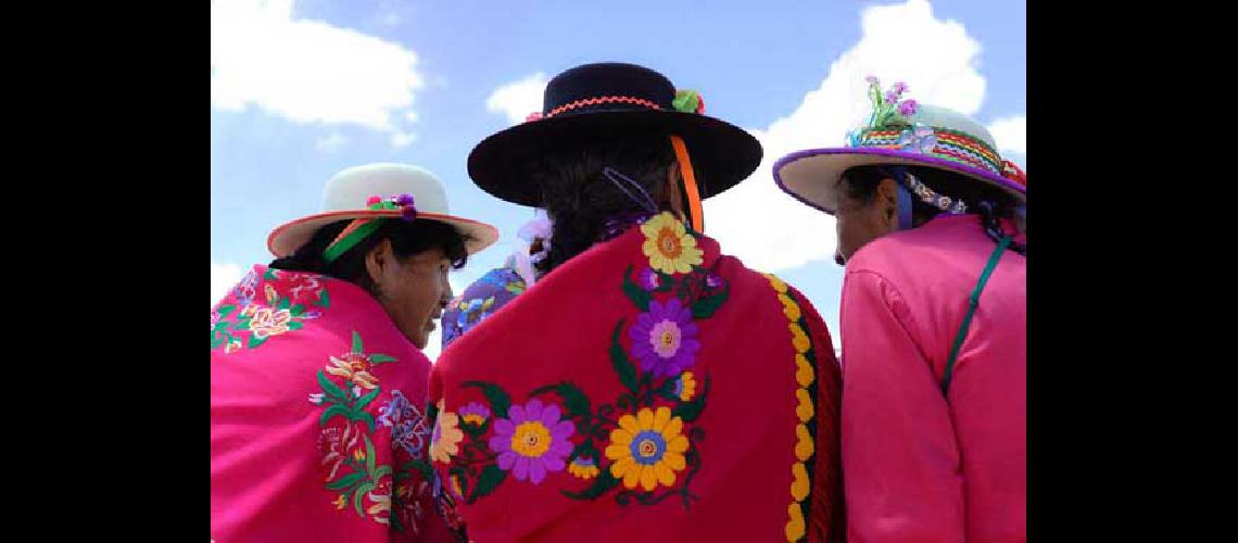 4to Encuentro del bordado y el rebozo jujentildeo con artesanas de Santa Ana Caspalaacute y Valle Colorado