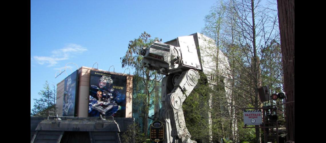 Imaacutegenes del nuevo Star Wars Galaxy#146s Edge en Disneylandia