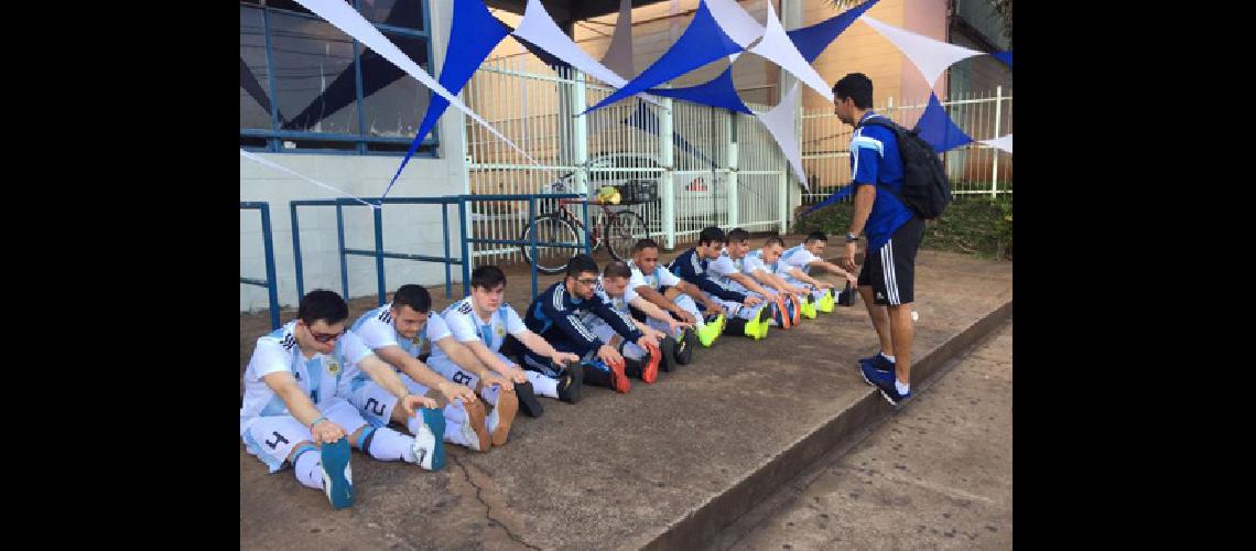 Emocionante clasificacioacuten  a la final de la seleccioacuten argentina de fuacutetbol con sindrome de Down