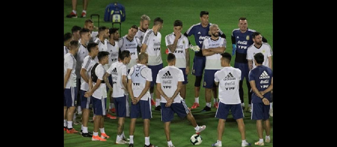  Argentina va por la  recuperacioacuten ante Paraguay