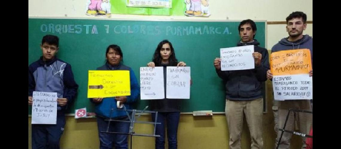 Seis meses sin cobrar llevan docentes  de Coros y Orquestas en Jujuy
