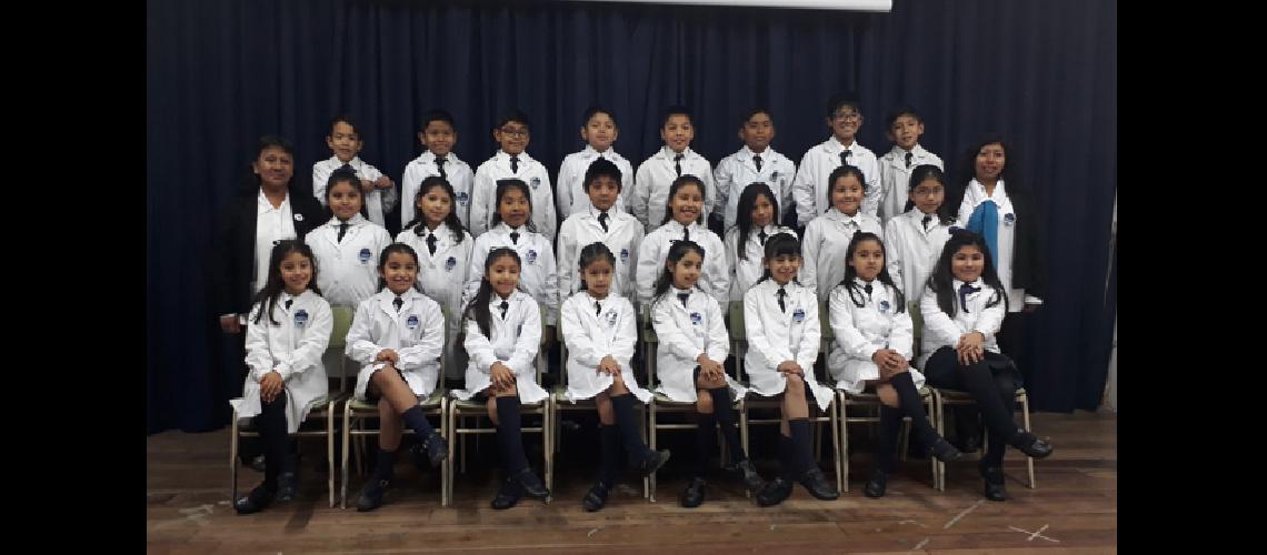 Alumnos de la Escuela Nordm 50 #147Obispo Padilla#148 juraron fidelidad a la Bandera  