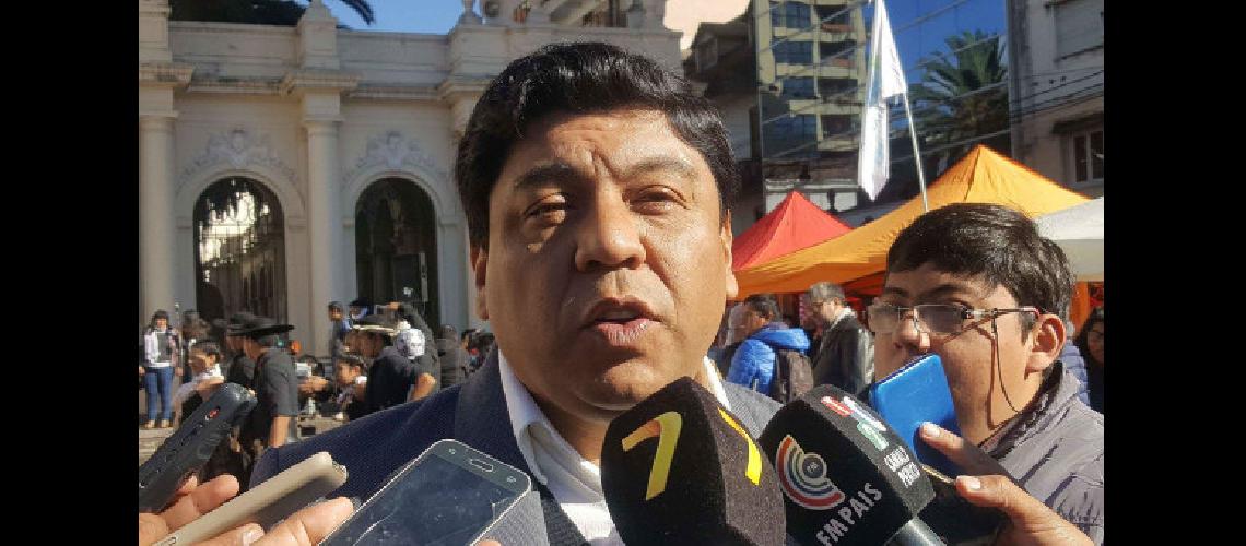 #147Ahora aparecen muchos que  estaban escondidos bajo las piedras #148