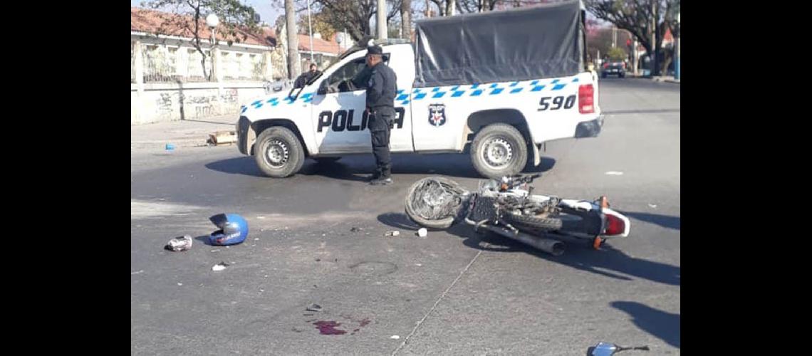 Tres heridos al colisionar una moto y un colectivo