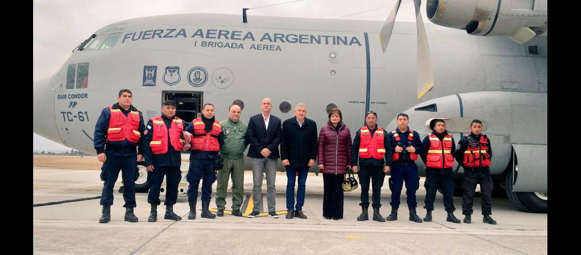 El gobernador viajaraacute a Bolivia junto a brigadistas