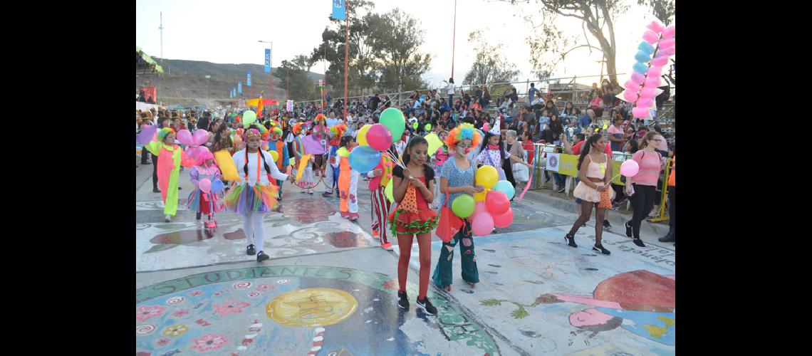 Desfile de apertura y bienvenida primavera 