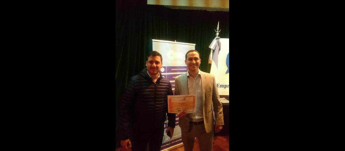 Jujentildeo entre los finalistas a #147Emprendedor del antildeo#148