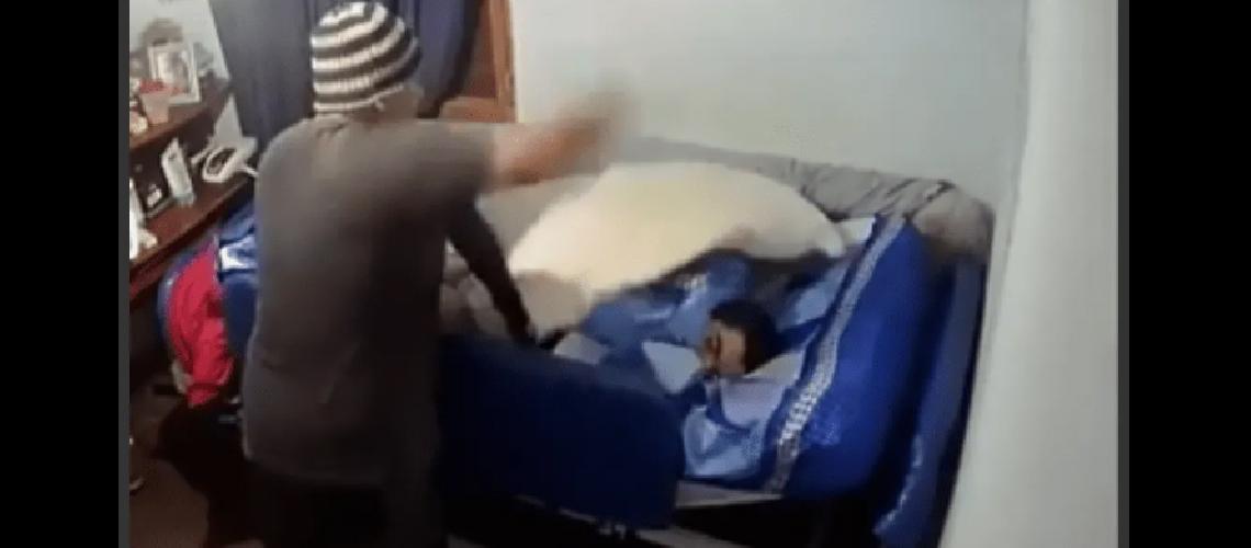 Continuaraacute detenido el sujeto que agredioacute a un joven cuadripleacutejico