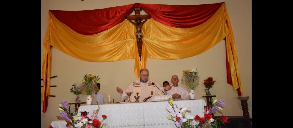 Sentido homenaje de la feligresiacutea talarentildea  al patrono San Francisco de Asiacutes