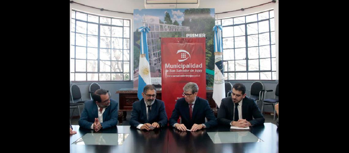 Intendente Jorge recibioacute  al Embajador de Suiza