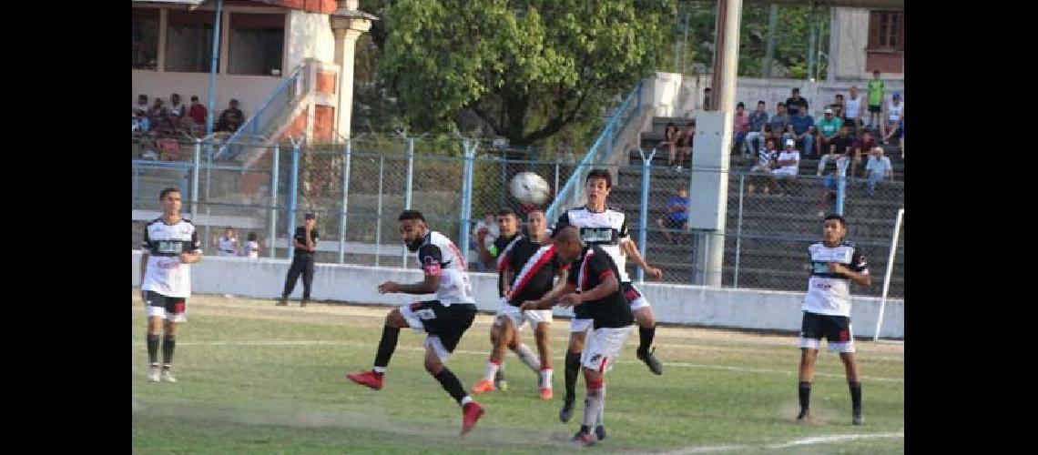 Claacutesico igualado entre General  Lavalle y Atleacutetico Cuyaya