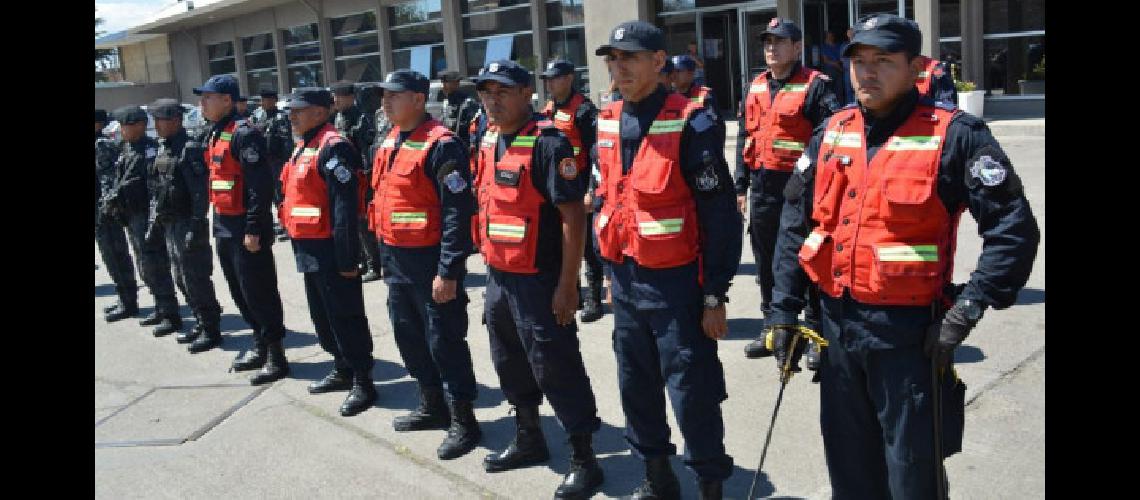 Entregaron reconocimientos por  su tarea a bomberos jujentildeos 