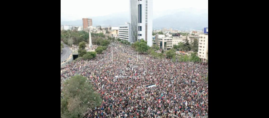 Imponente protesta  en Chile por un plan de justicia social
